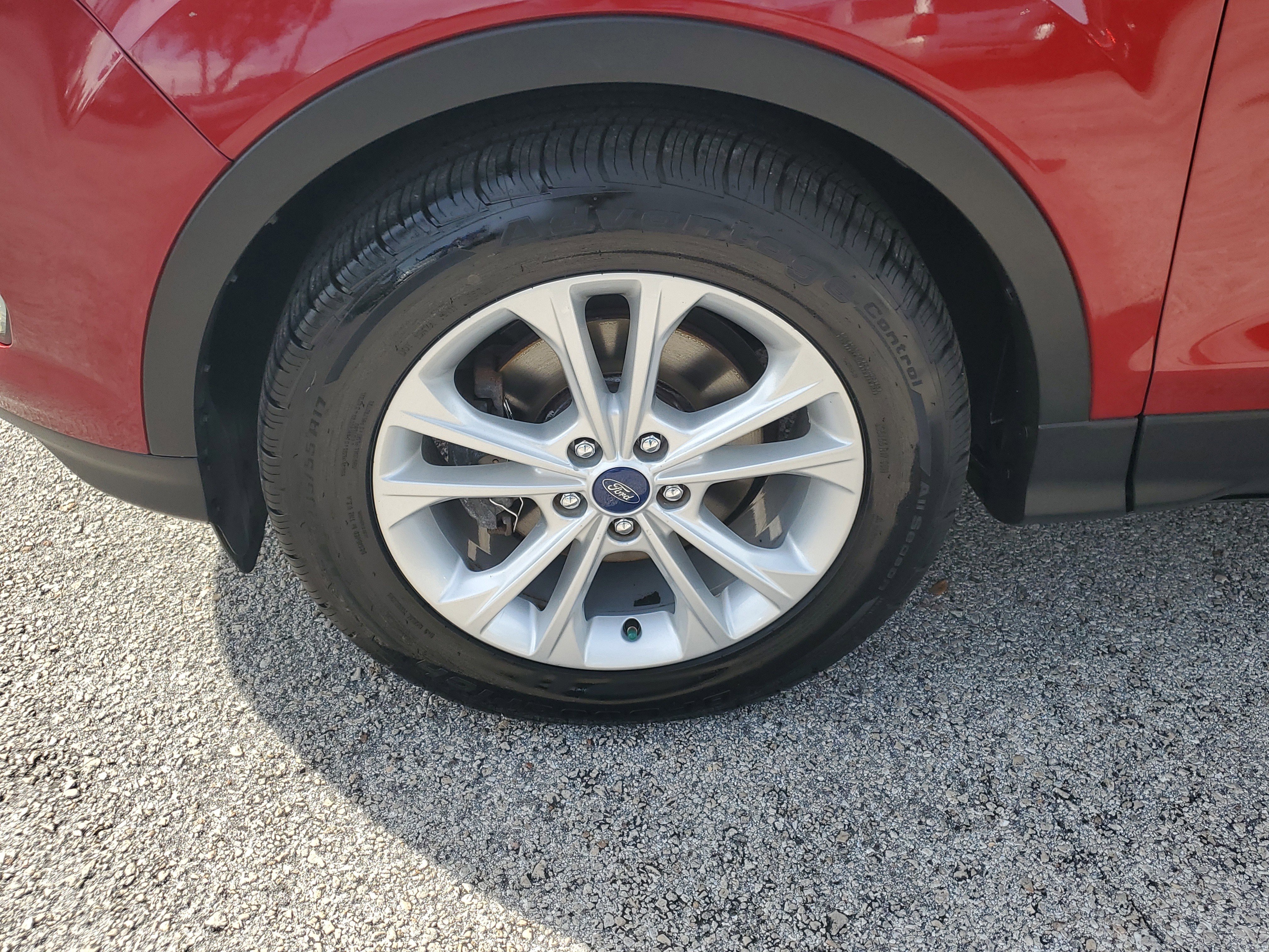 Used 2017 Ford Escape SE image 5