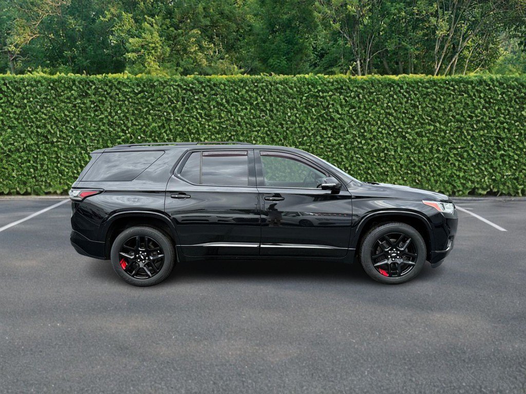 Used 2020 Chevrolet Traverse Premier w/ Redline Edition AWD/4WD image 2