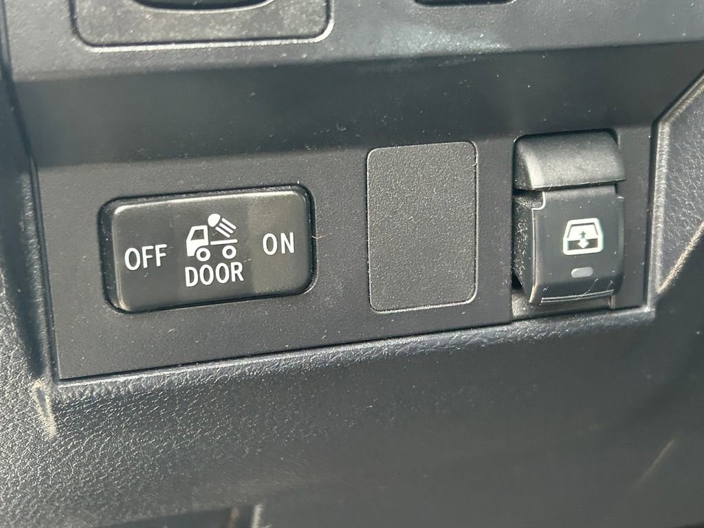Used 2017 Toyota Tundra SR5 w/ SR5 Upgrade Package RWD image 25