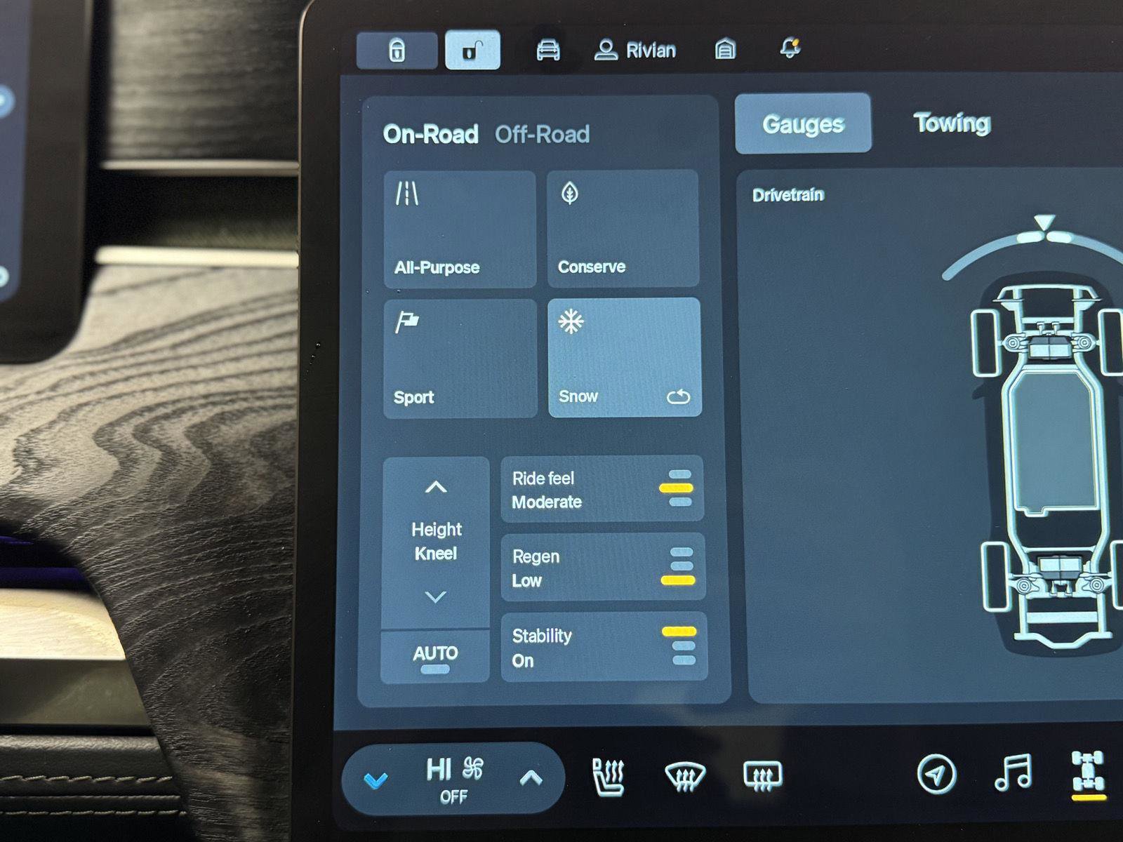 Used 2022 Rivian R1T Adventure image 32