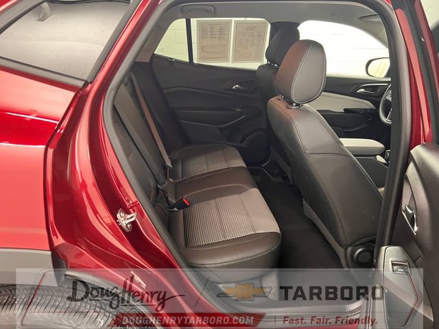 Used 2025 Chevrolet Trax LT FWD image 36