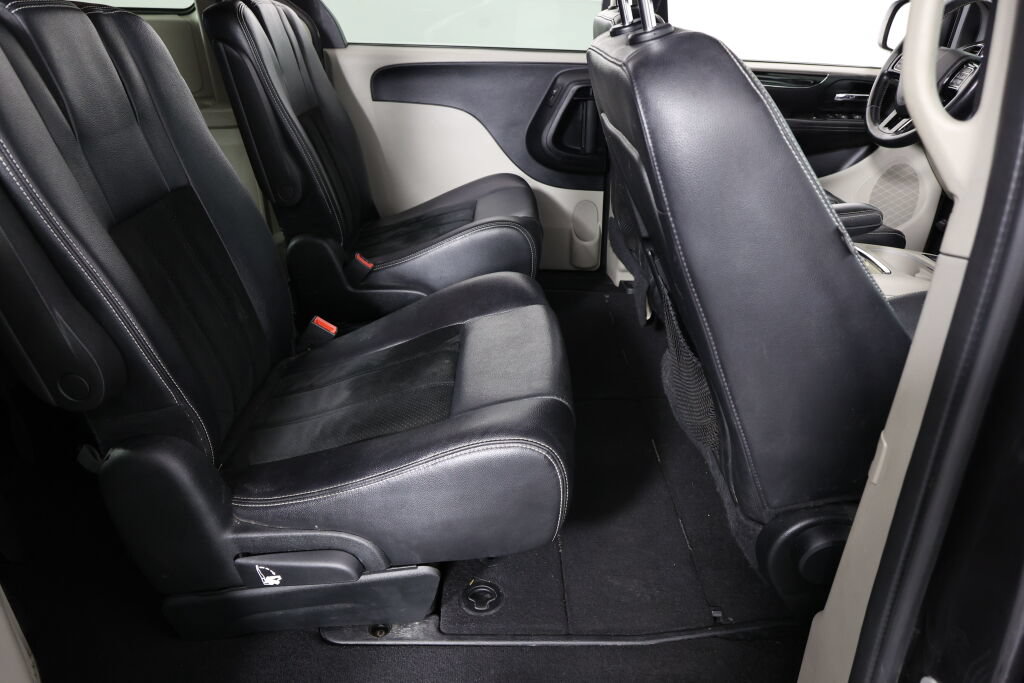 Used 2017 Dodge Grand Caravan SXT FWD image 21