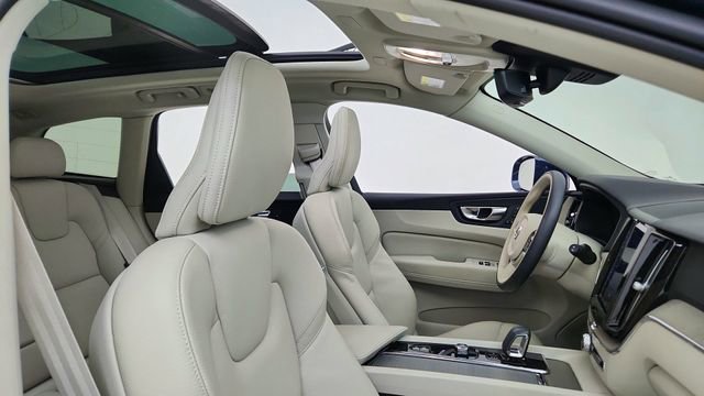 Used 2023 Volvo XC60 B5 Plus w/ Climate Package image 22