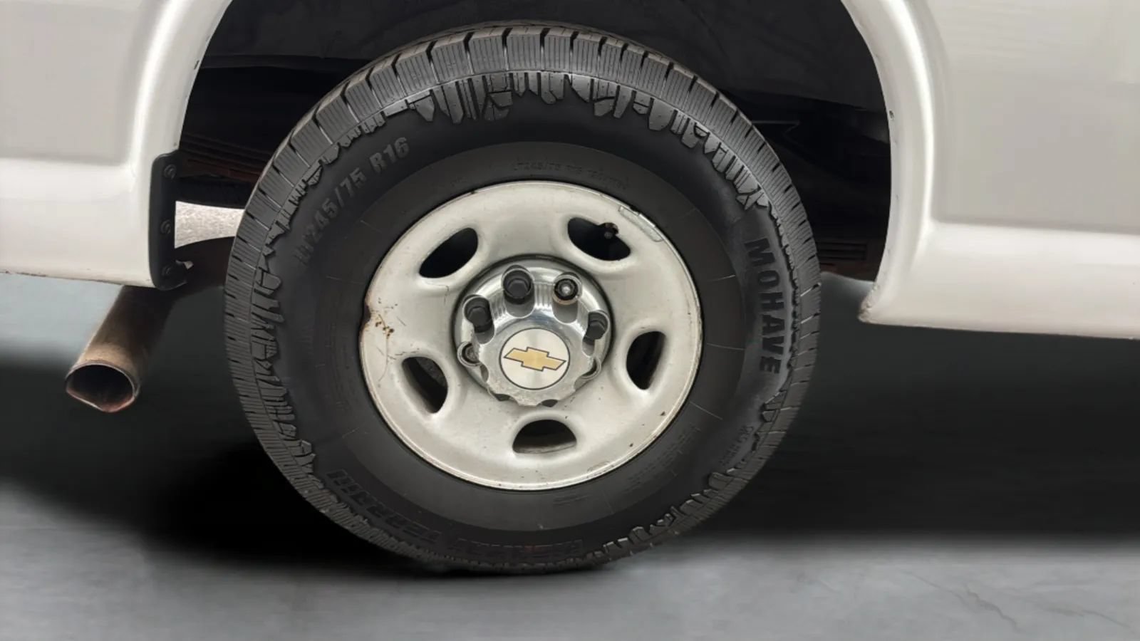 Used 2004 Chevrolet Express 3500 Extended Passenger w/ LS Preferred Equipment Group RWD image 31