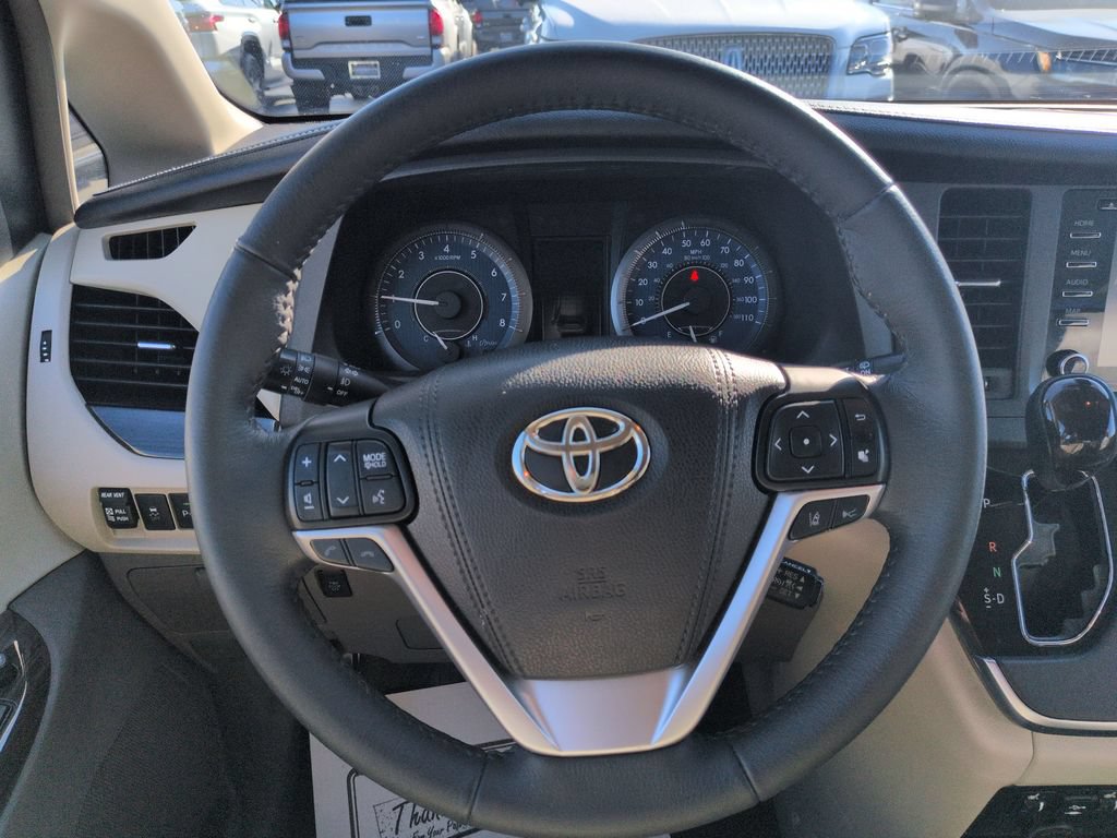 Used 2018 Toyota Sienna XLE w/ XLE Navigation Package AWD/4WD image 14