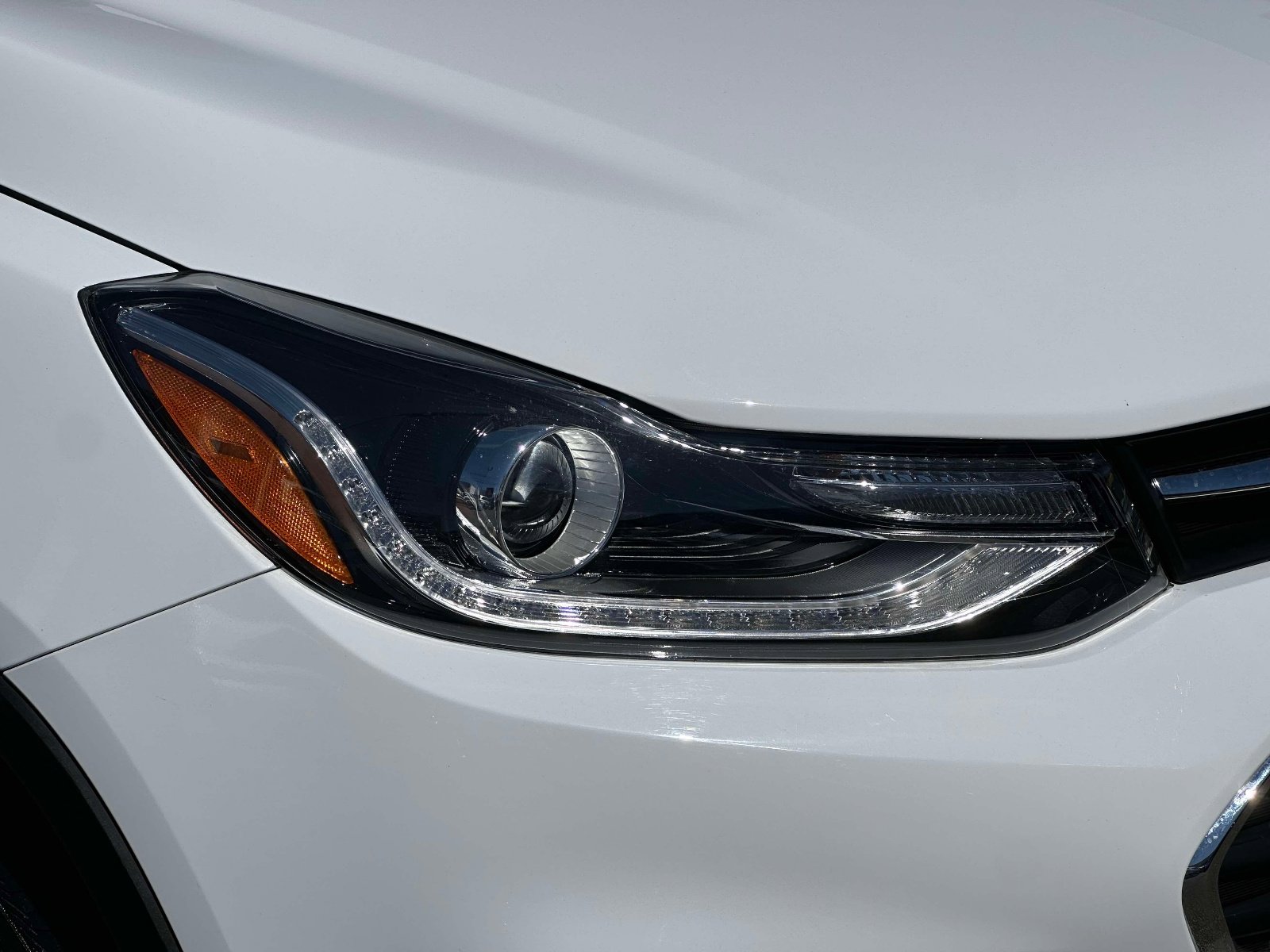 Used 2022 Chevrolet Trax LT w/ LT Convenience Package image 8