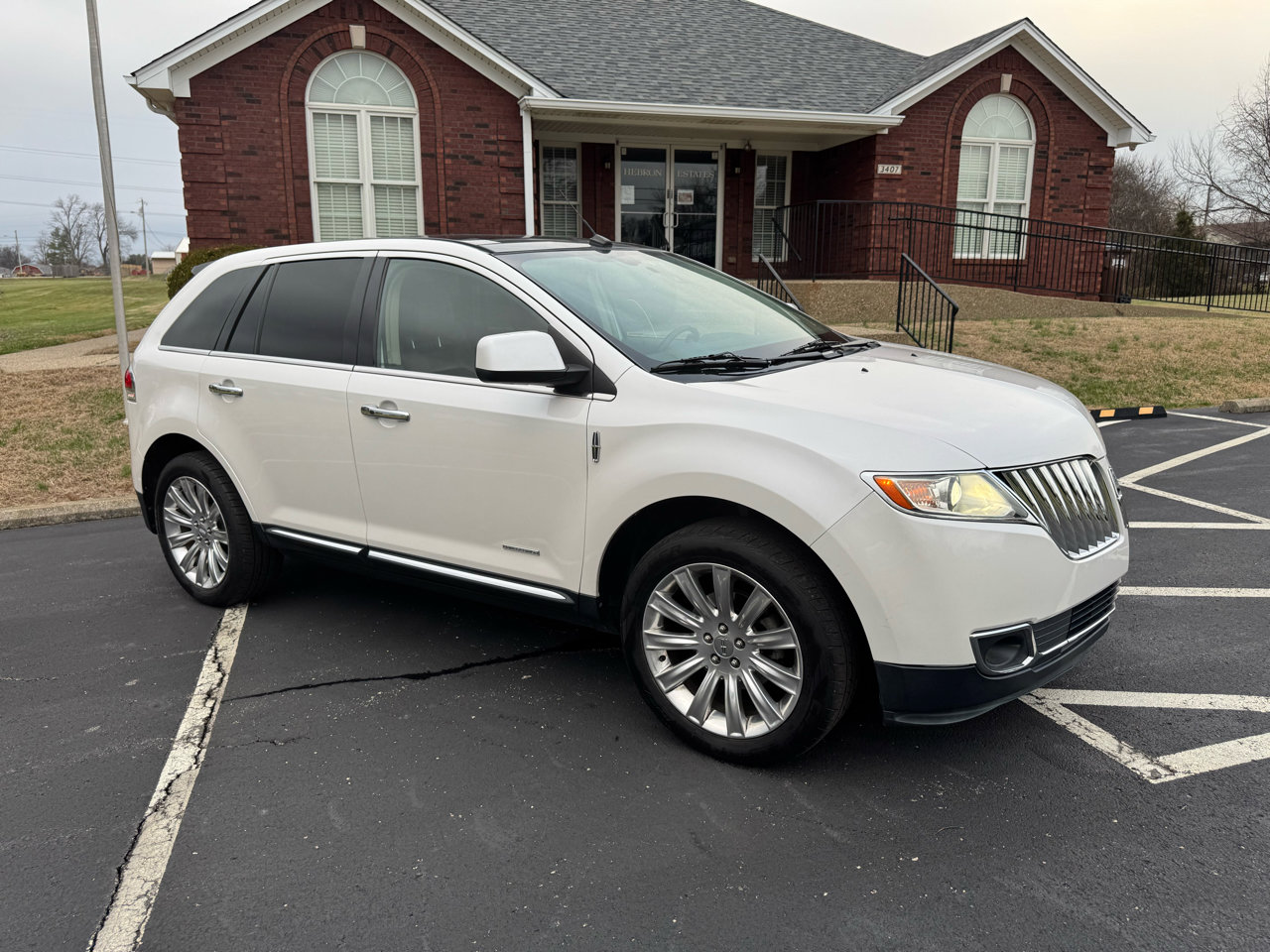 Used 2011 Lincoln MKX AWD w/ 102A Rapid Spec Order Code image 11