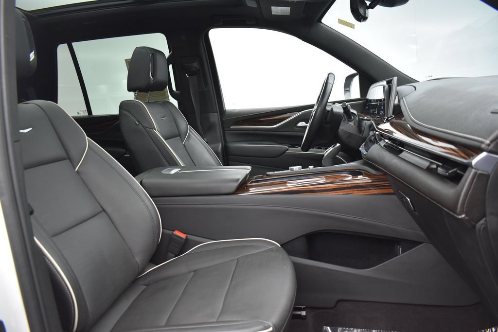 Used 2024 Cadillac Escalade Premium Luxury w/ LPO, Floor Liner Package AWD/4WD image 41