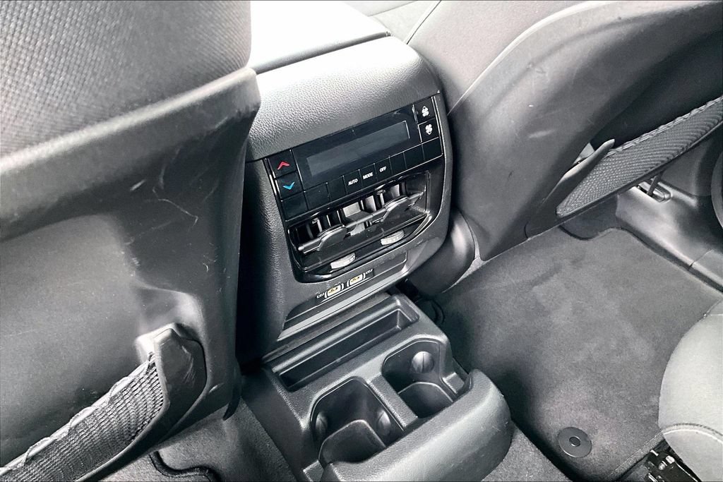 Used 2024 Jeep Grand Cherokee L Laredo AWD/4WD image 34