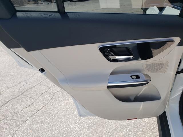 New 2025 Mercedes-Benz GLC 350e 4MATIC image 13