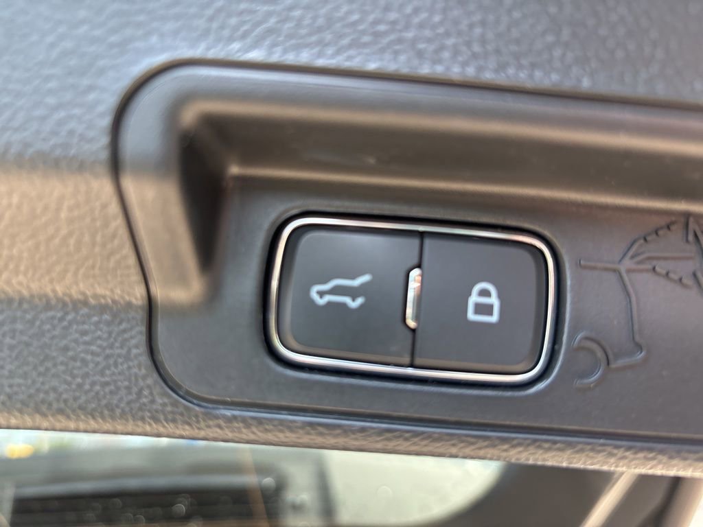 Used 2024 Ford Explorer XLT w/ Equipment Group 202A AWD/4WD image 36