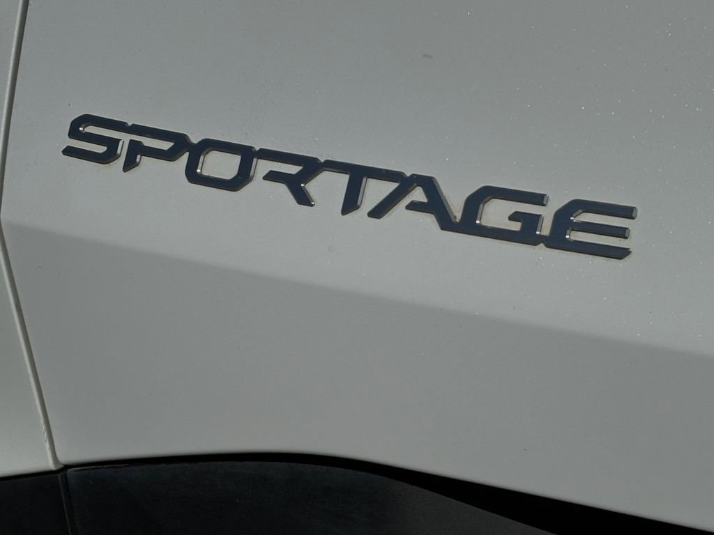 Used 2024 Kia Sportage EX image 8