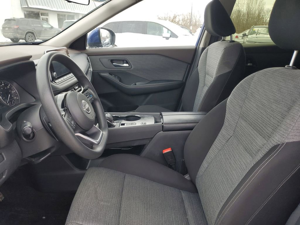 Used 2023 Nissan Rogue SV image 6