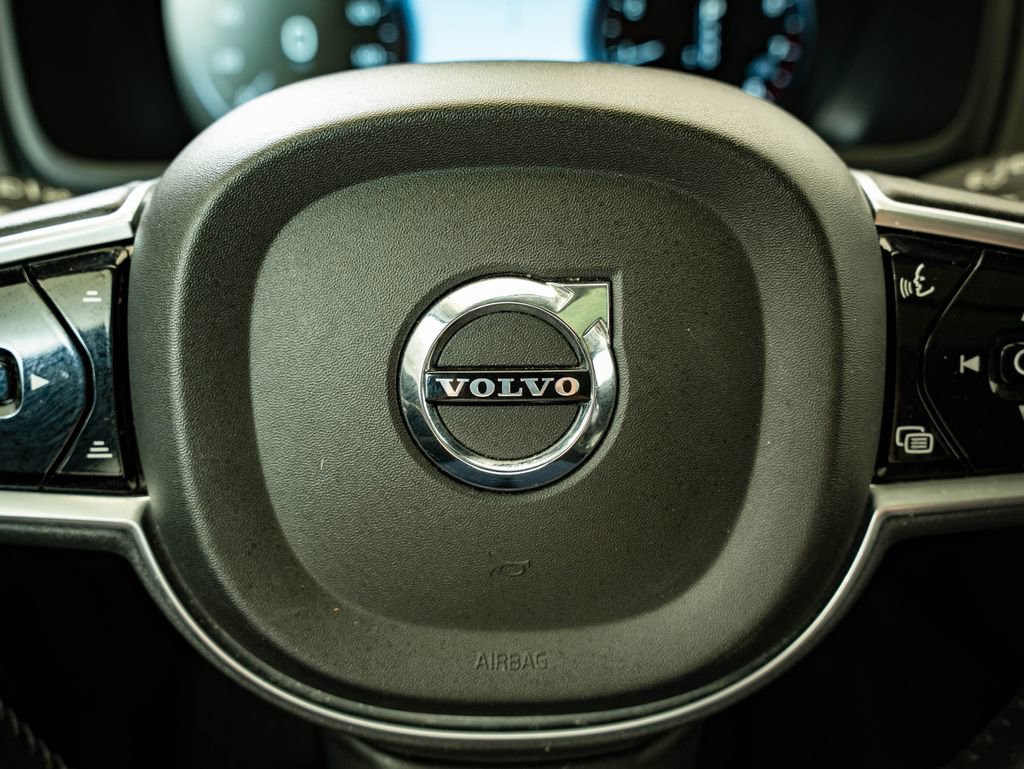 Used 2018 Volvo XC90 T6 Momentum w/ Momentum Plus Package AWD/4WD image 29