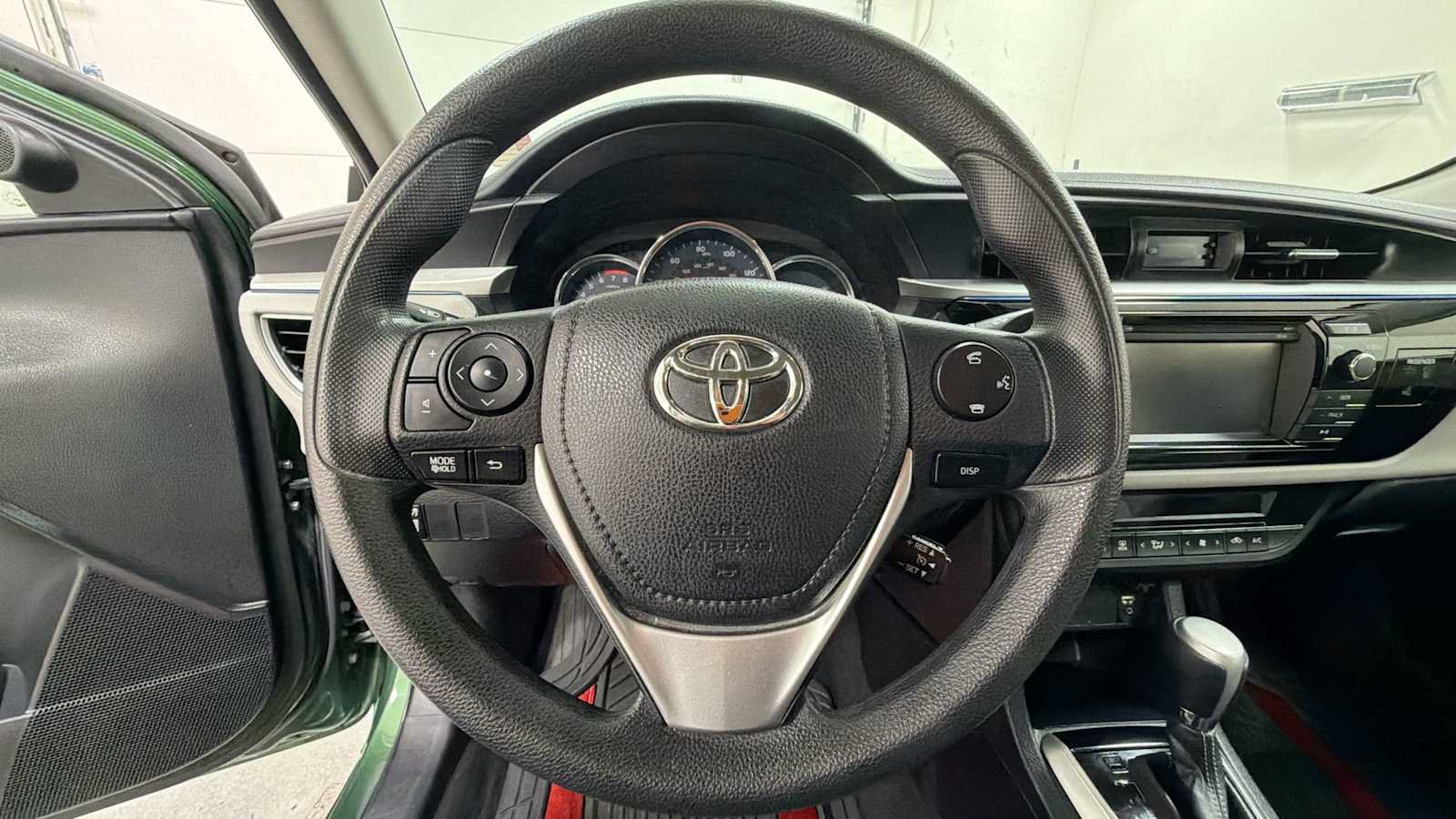 Used 2014 Toyota Corolla LE FWD image 16