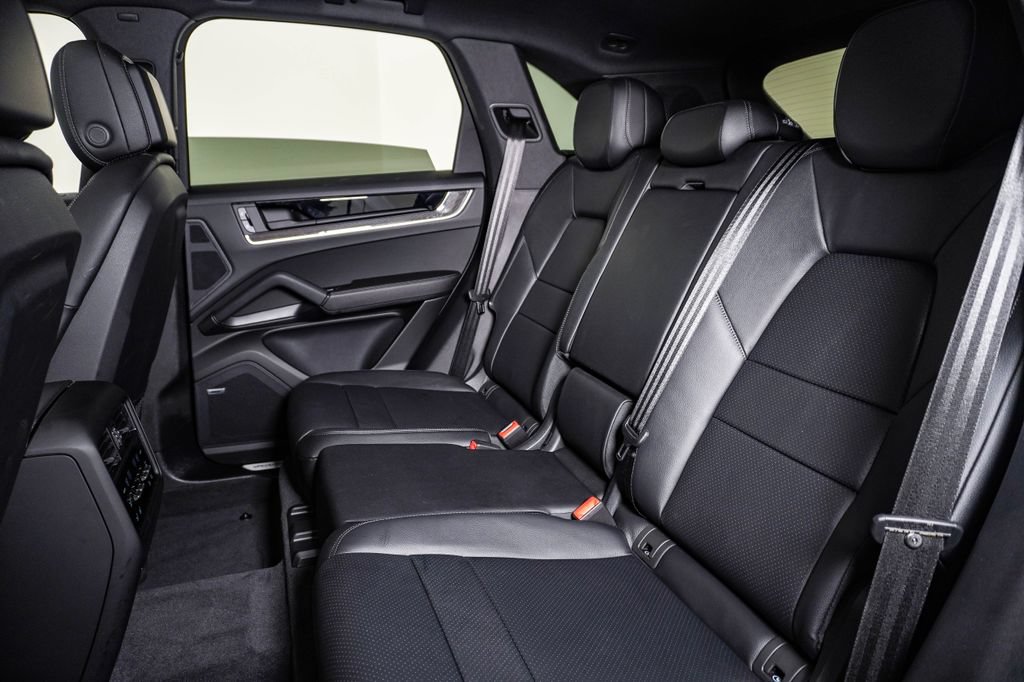 Certified 2026 Porsche Cayenne AWD/4WD image 17