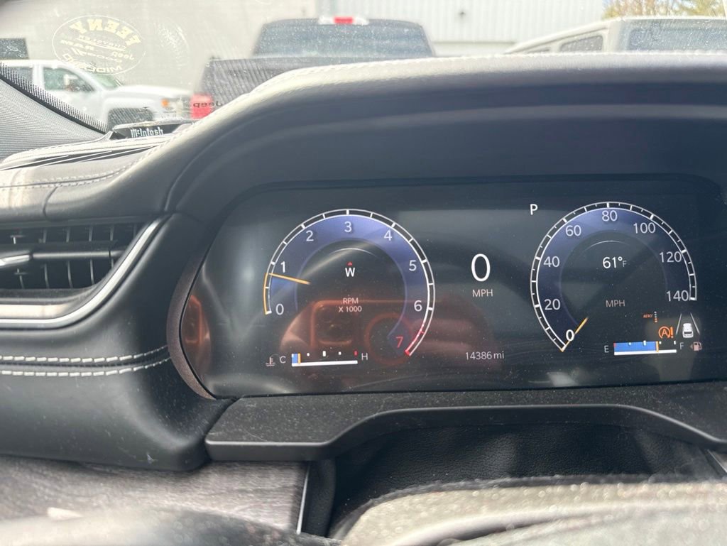Used 2022 Jeep Grand Cherokee Overland w/ Luxury Tech Group IV AWD/4WD image 8
