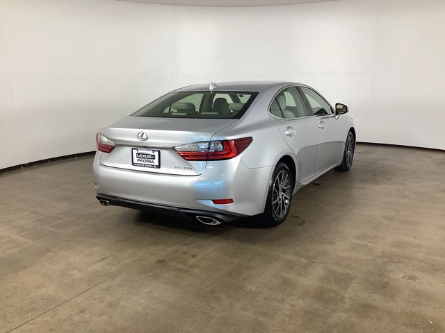 Used 2017 Lexus ES 350 w/ Luxury Package FWD image 5