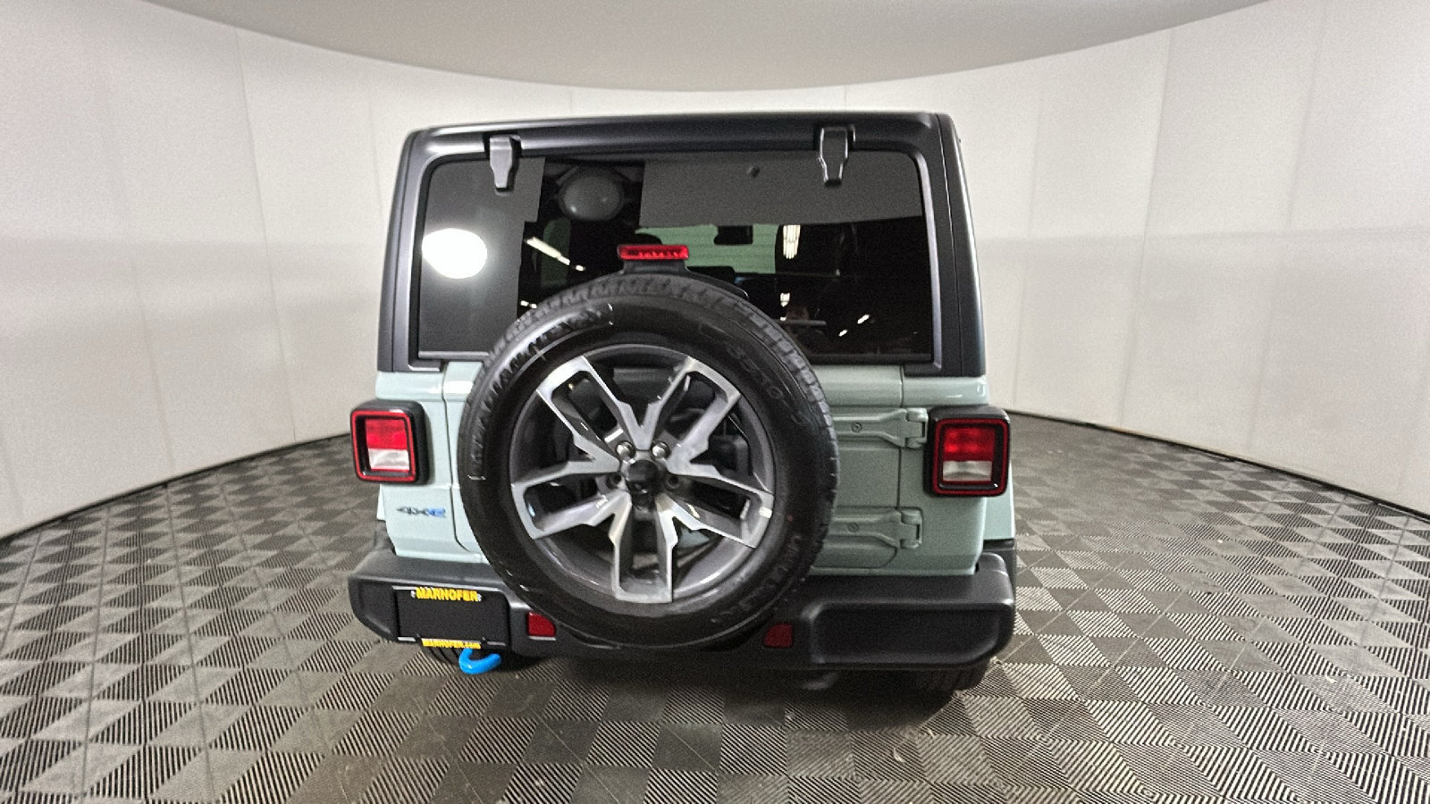 Used 2024 Jeep Wrangler Unlimited w/ Convenience Group AWD/4WD image 4