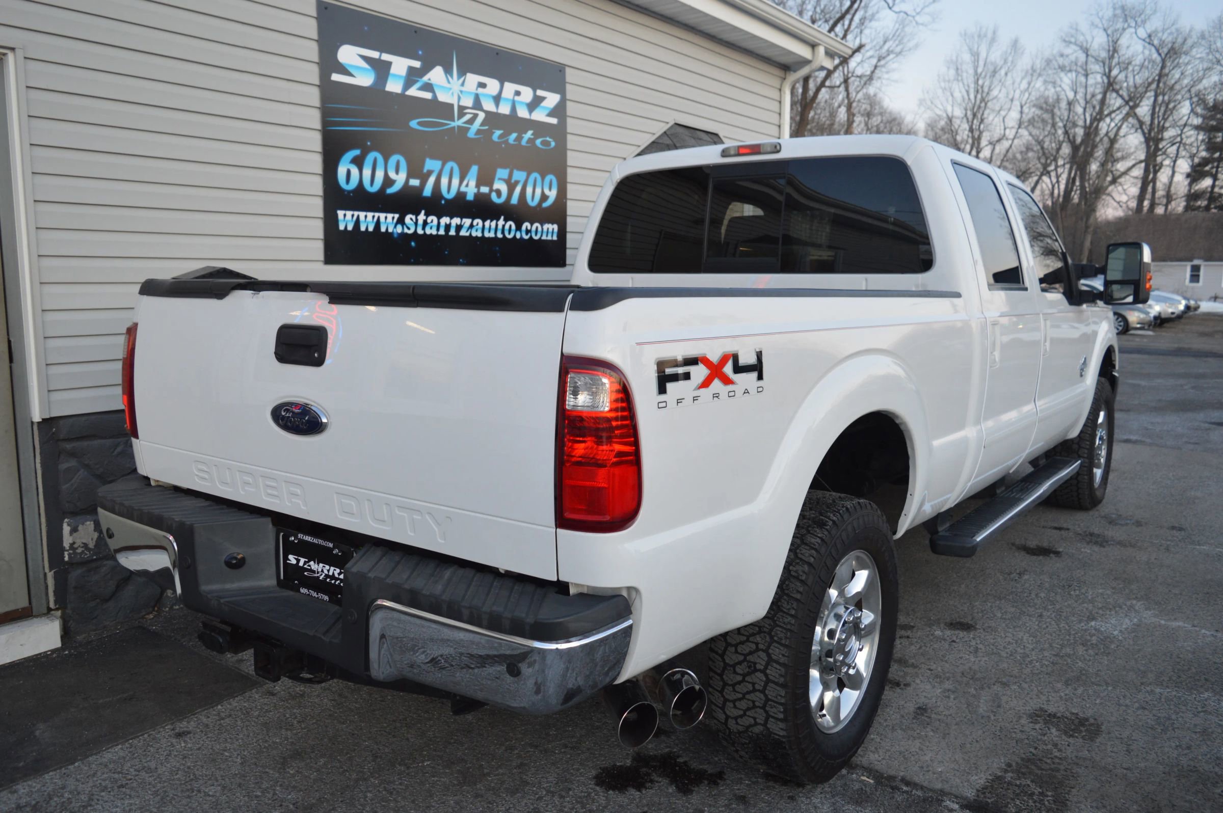 Used 2011 Ford F350 Lariat w/ Lariat Interior Pkg image 3