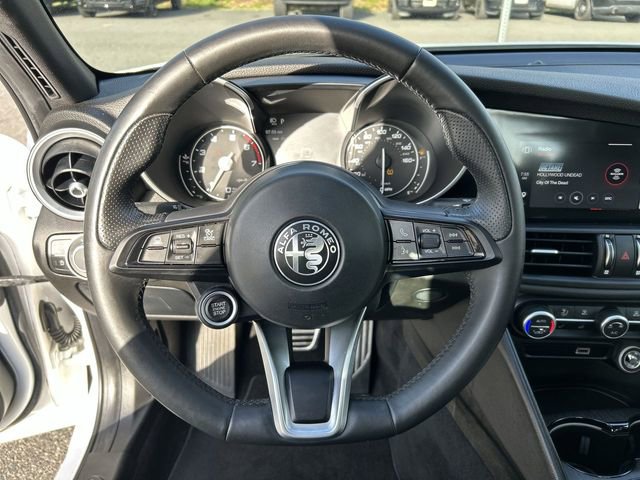 Used 2023 Alfa Romeo Giulia Ti AWD/4WD image 18