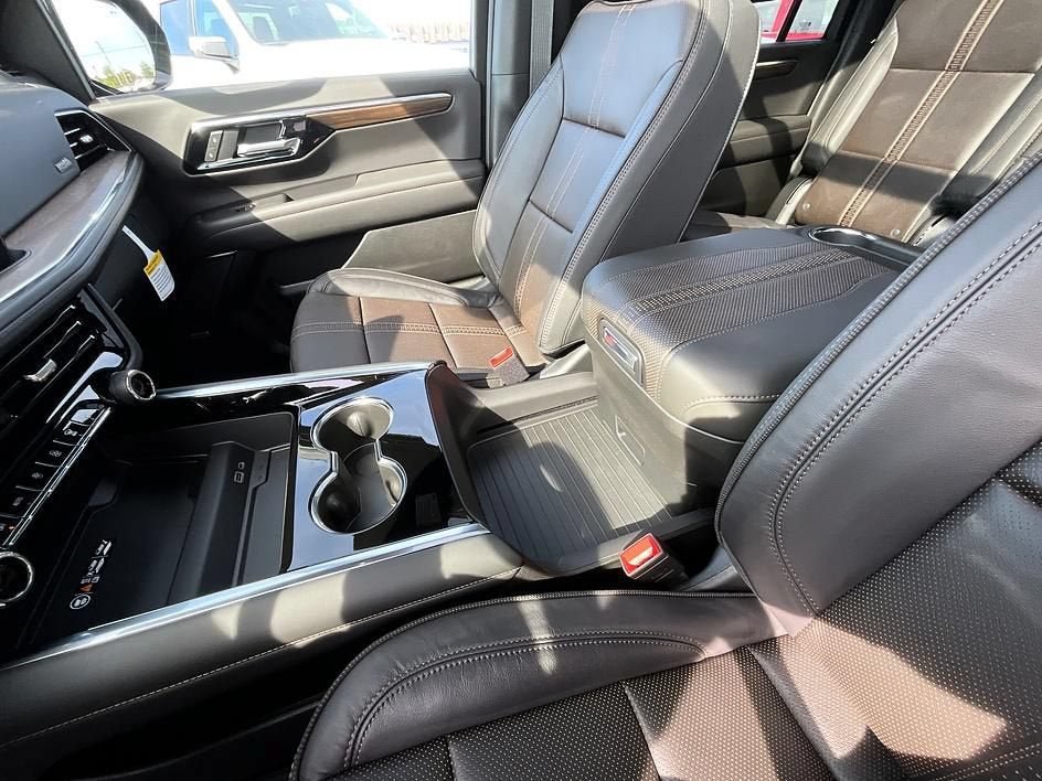 New 2026 Chevrolet Suburban High Country AWD/4WD image 31