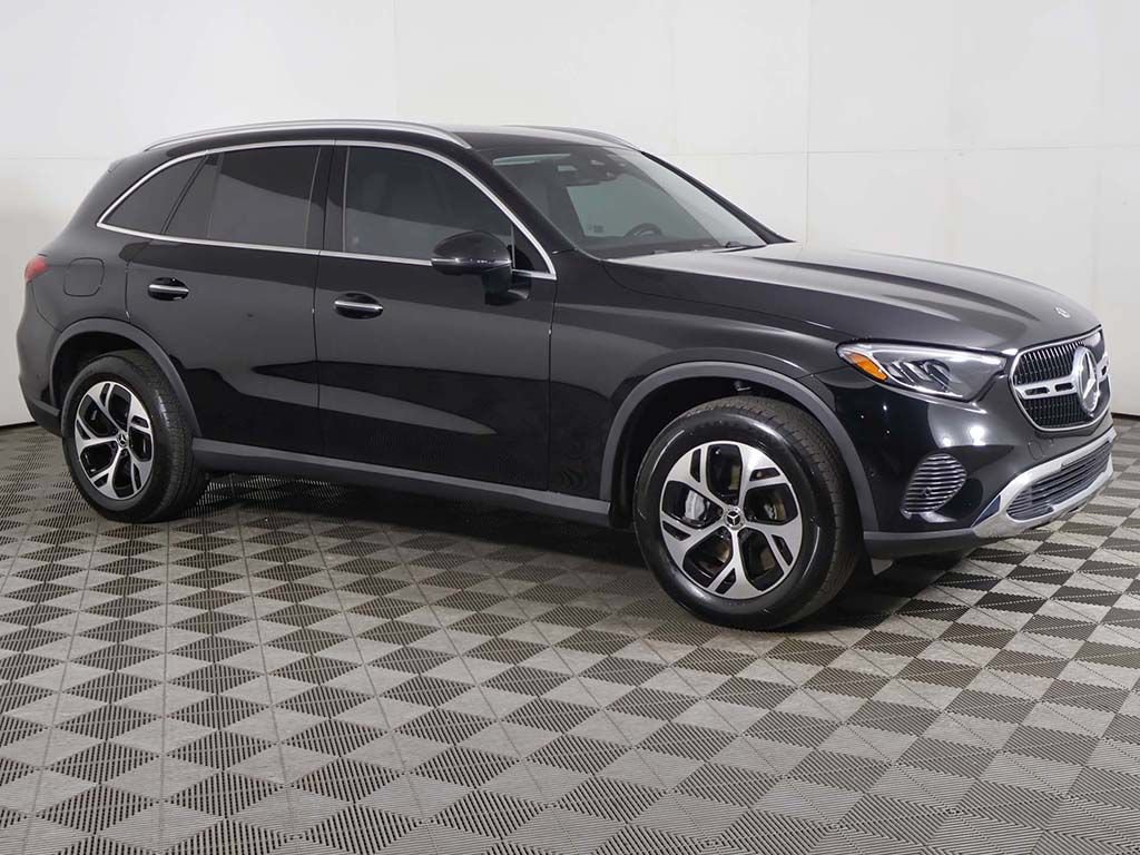 Used 2025 Mercedes-Benz GLC 350e 4MATIC image 14