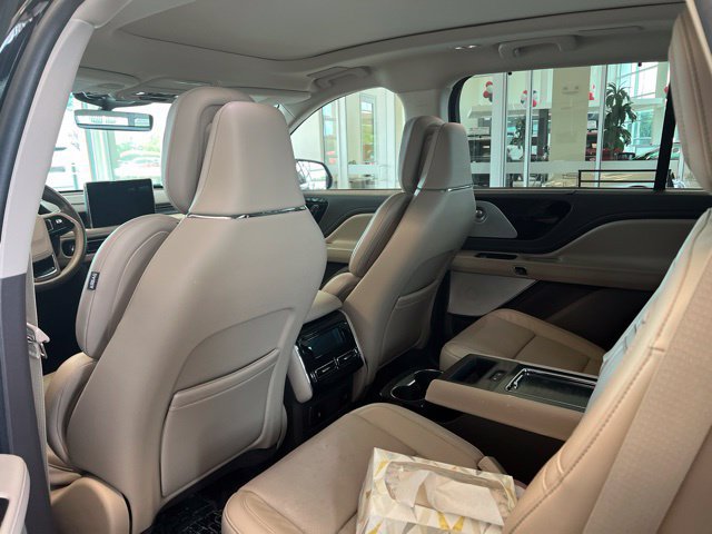 Used 2023 Lincoln Aviator Reserve w/ Equipment Group 201A RWD image 9