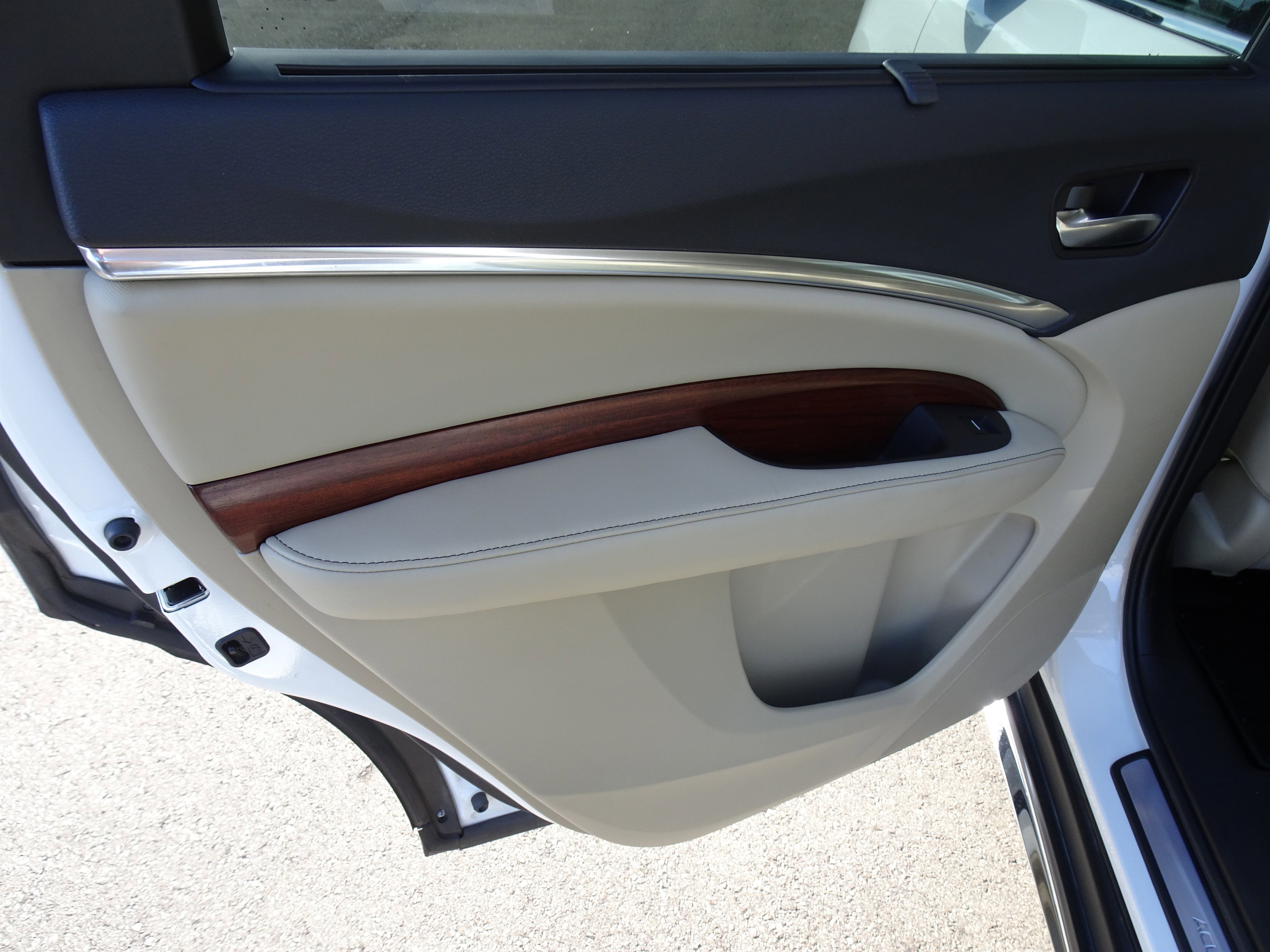 Used 2018 Acura MDX SH-AWD w/ Advance Package image 16