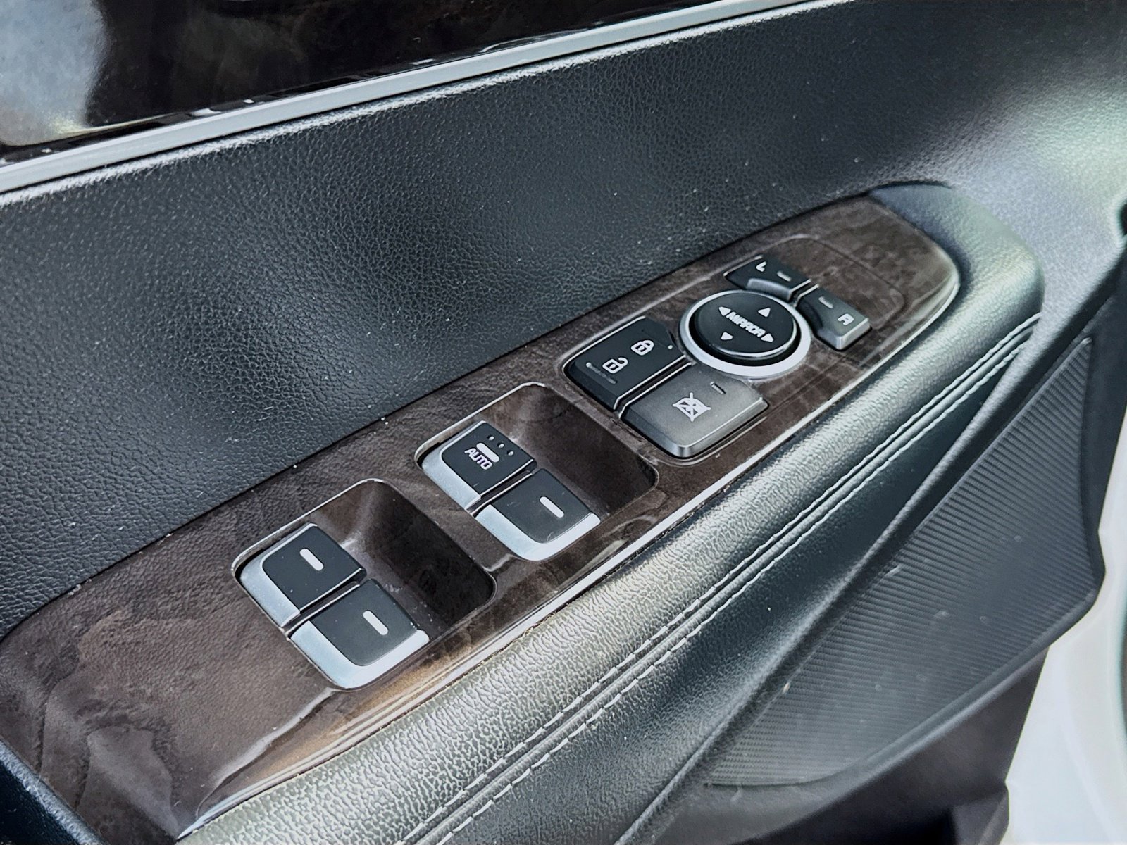 Used 2018 Kia Sorento LX image 8