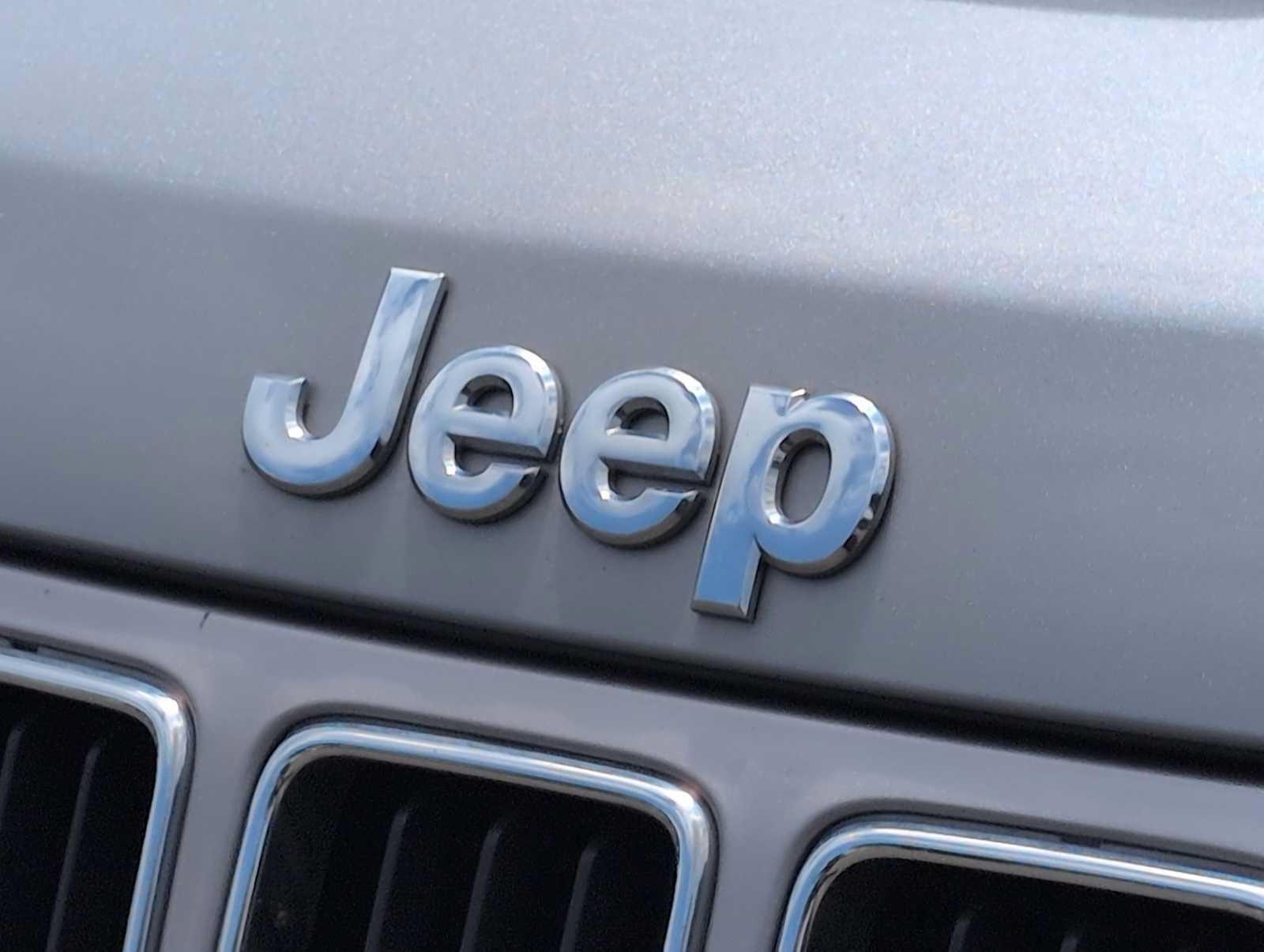 Used 2015 Jeep Grand Cherokee Limited w/ Luxury Group II AWD/4WD image 12