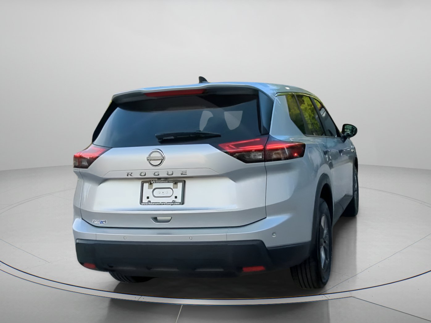 Used 2024 Nissan Rogue S FWD image 25