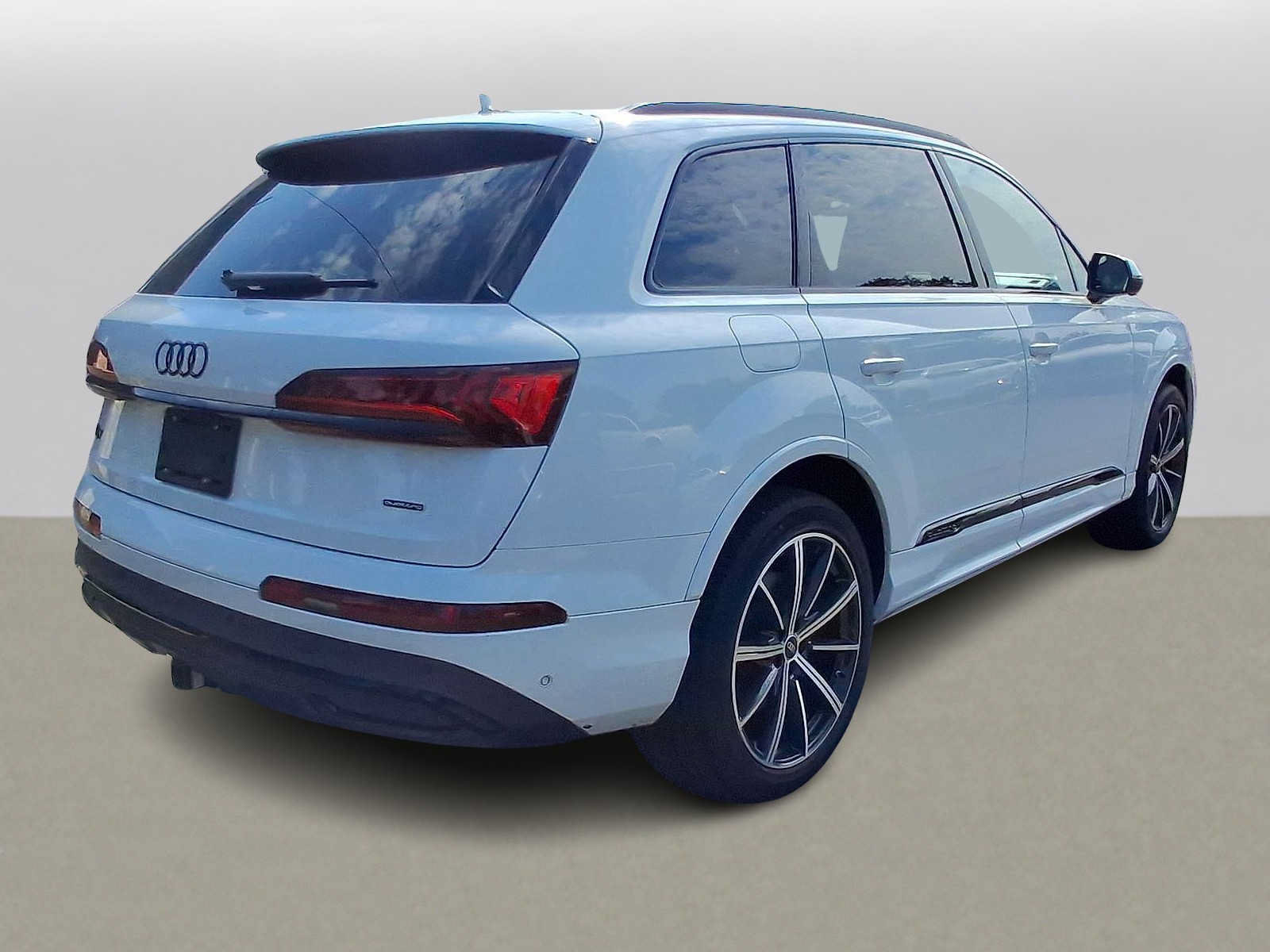 Used 2023 Audi Q7 3.0T Premium Plus w/ Premium Plus Package AWD/4WD image 31
