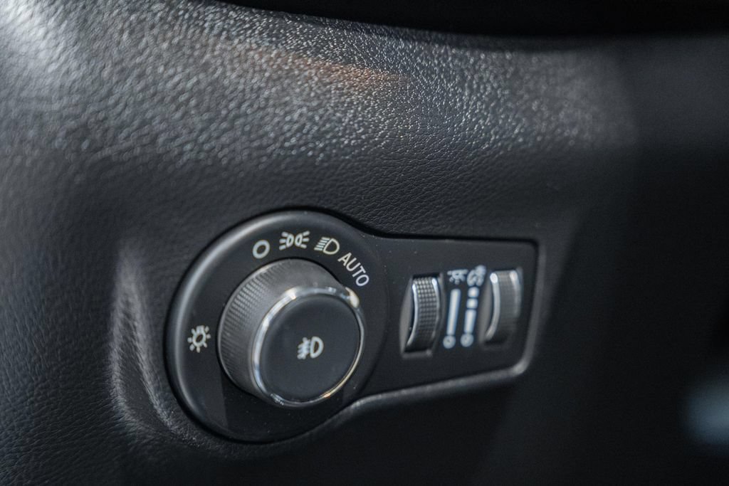 Certified 2022 Jeep Compass Latitude AWD/4WD image 35