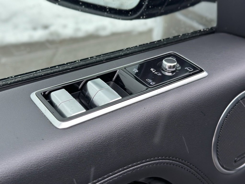 Used 2019 Land Rover Range Rover HSE image 18