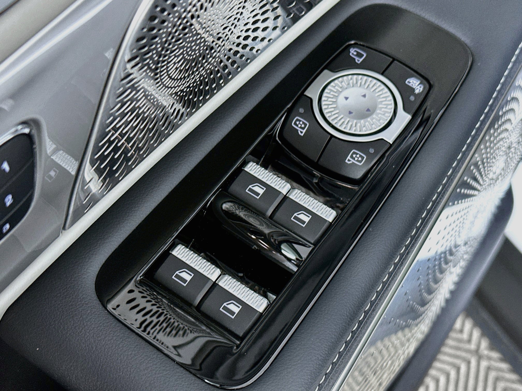Used 2025 Lincoln Nautilus Reserve AWD/4WD image 17