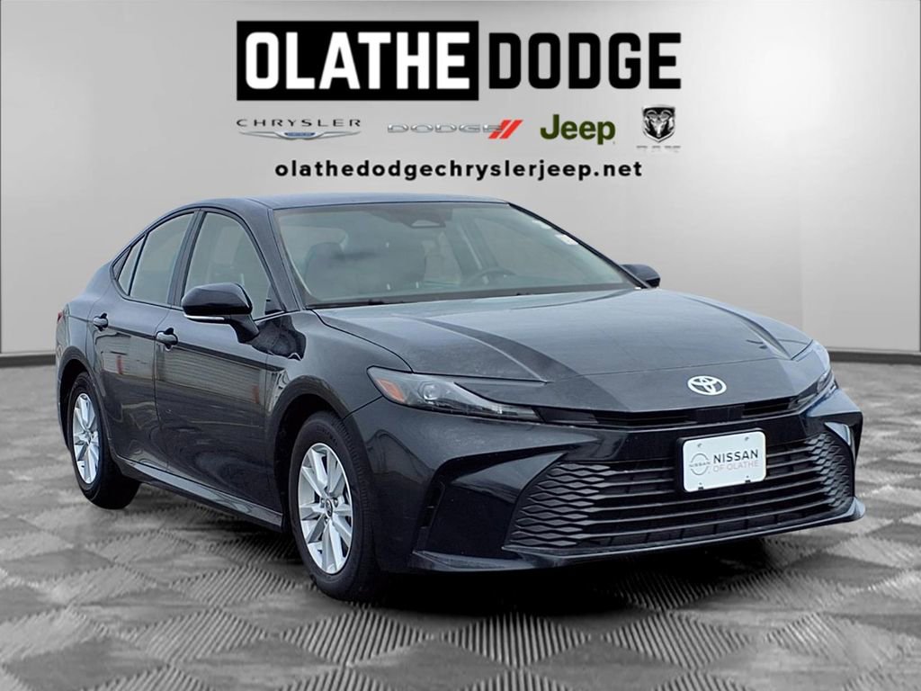 Used 2025 Toyota Camry LE image 27