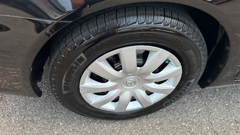 Used 2005 Toyota Camry LE FWD image 29