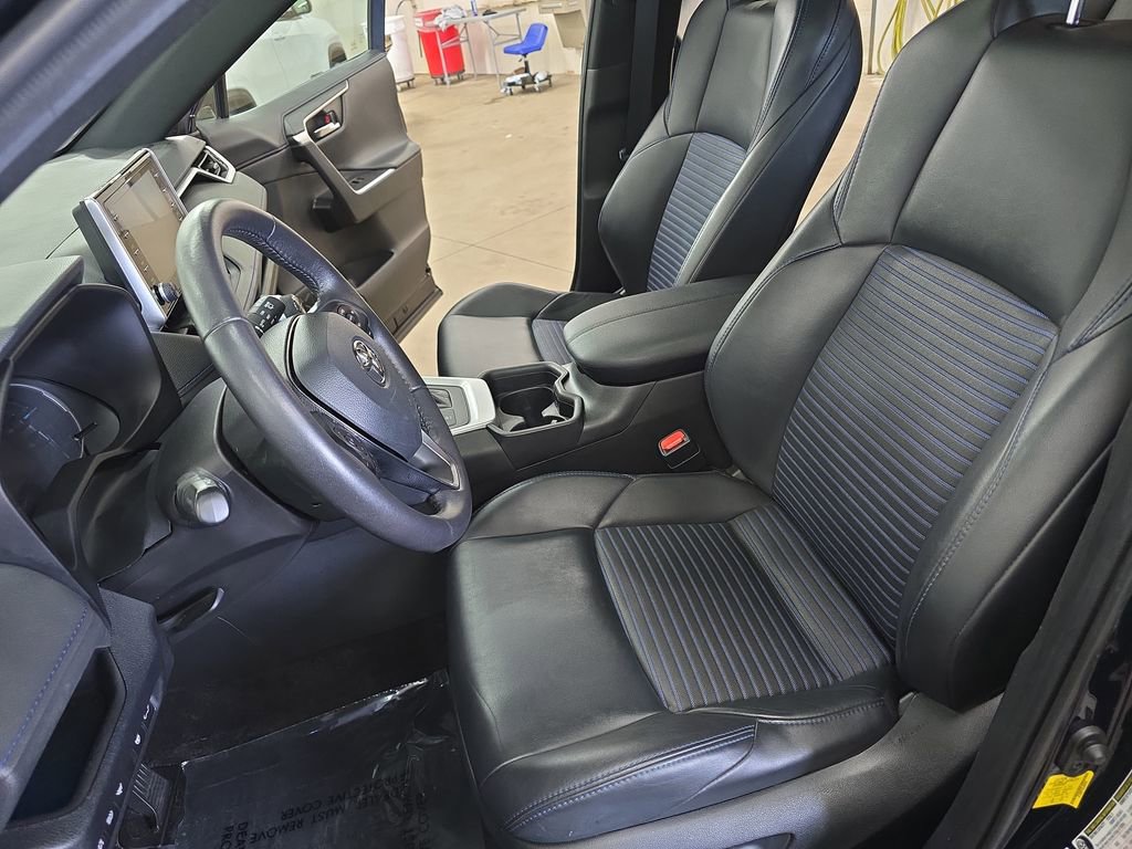 Used 2020 Toyota RAV4 XSE w/ XSE Grade Weather Package AWD/4WD image 15