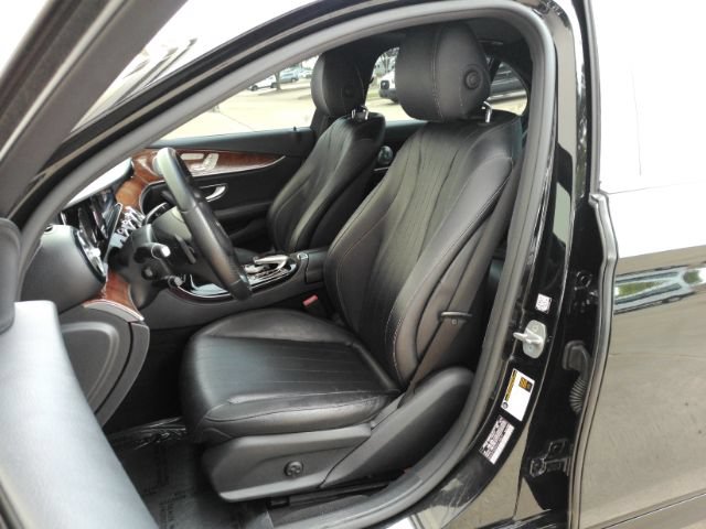 Used 2017 Mercedes-Benz E 300 4MATIC image 6