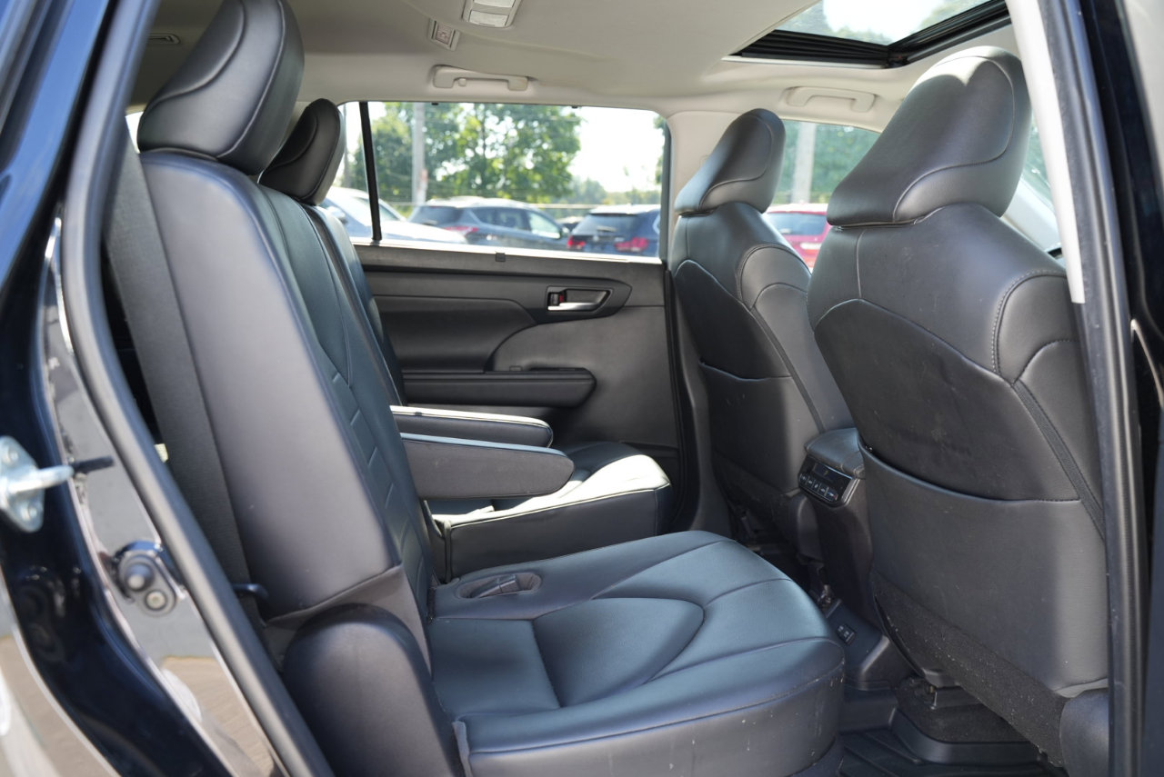 Used 2020 Toyota Highlander XLE image 22