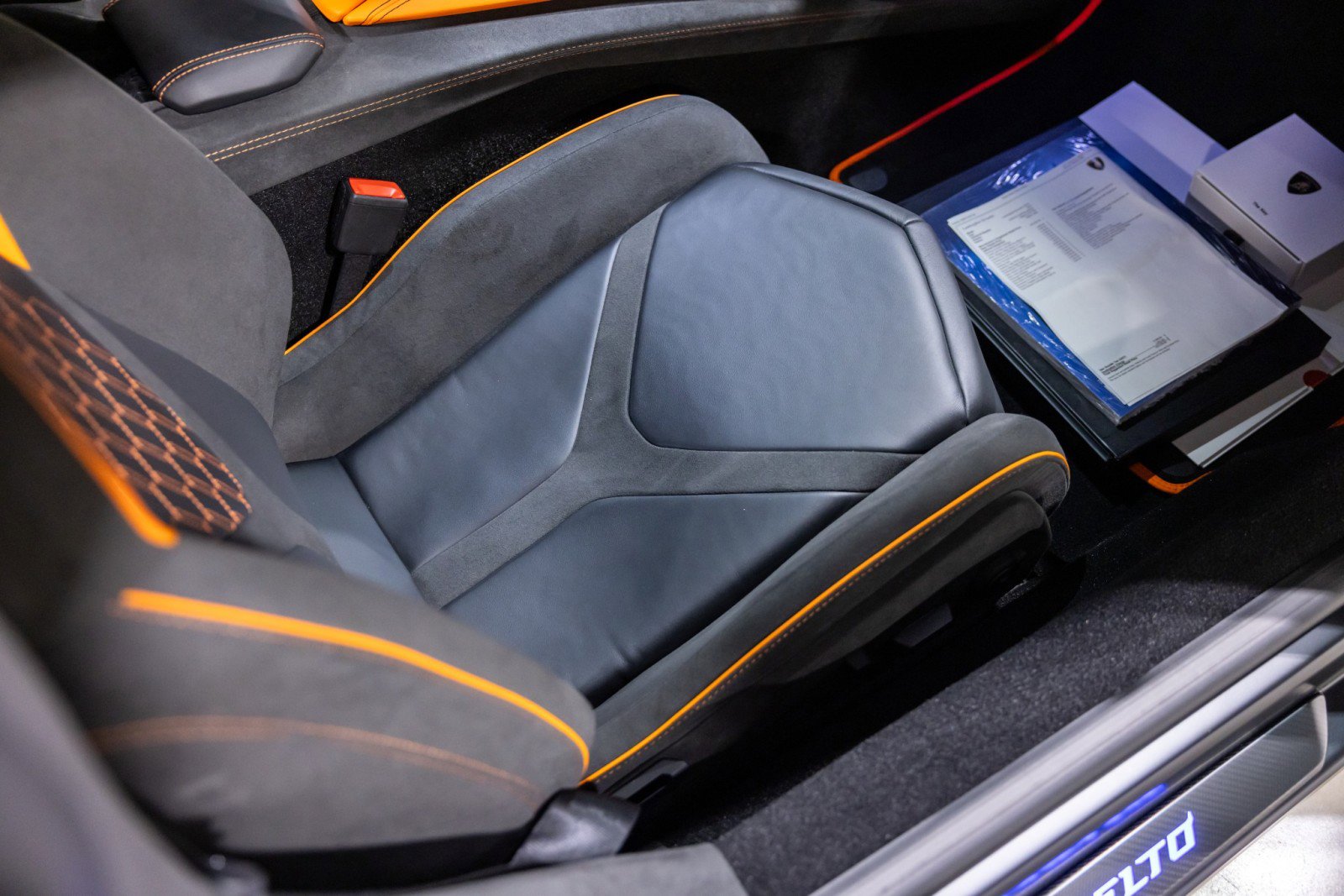 Used 2025 Lamborghini Revuelto image 37