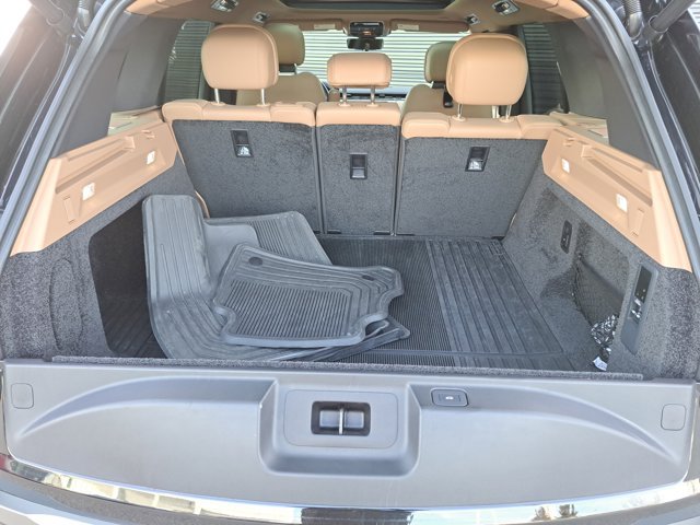 Used 2025 Land Rover Range Rover SE AWD/4WD image 9