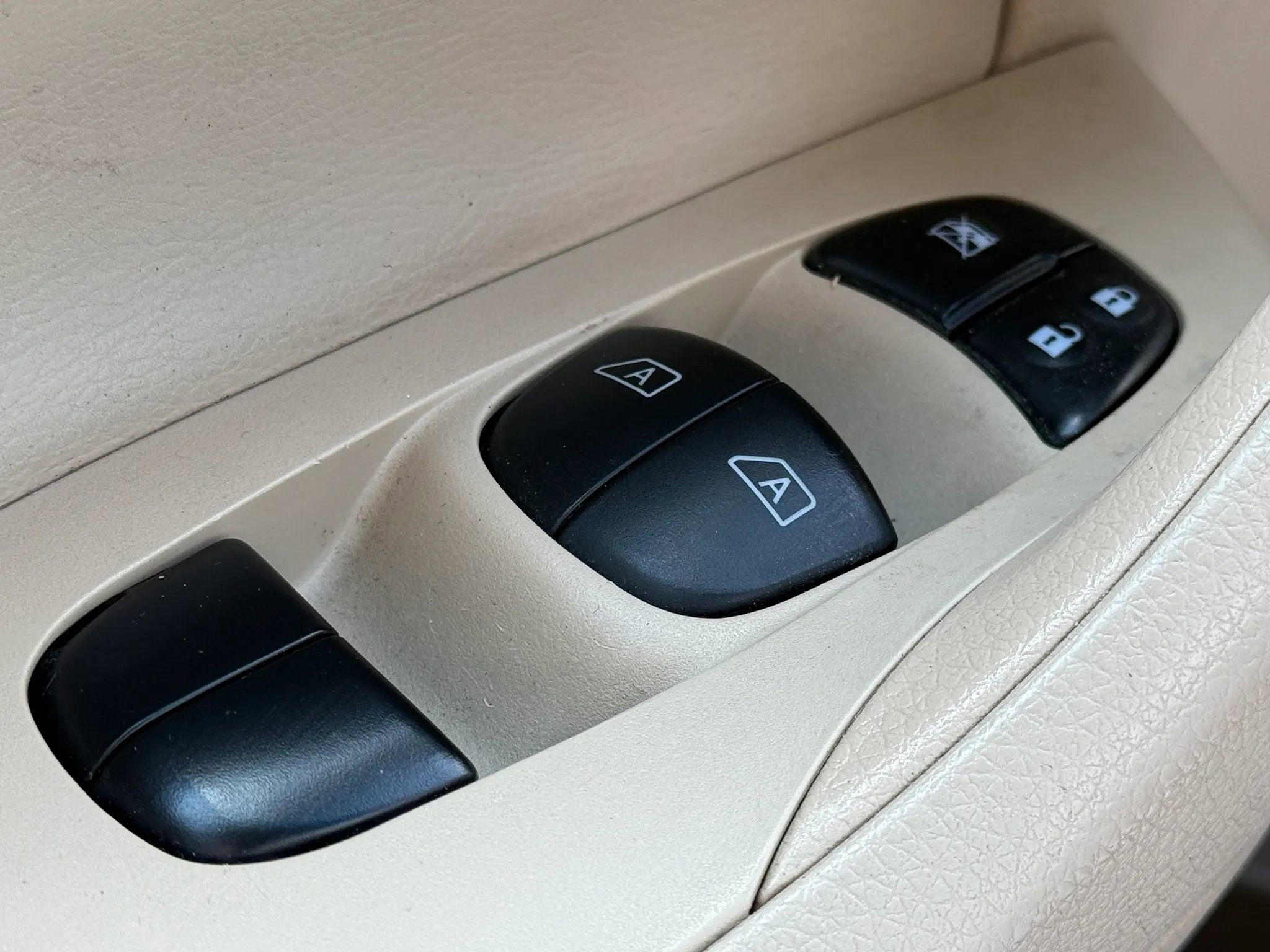 Used 2015 Nissan Altima 2.5 SL w/ Technology Package FWD image 24