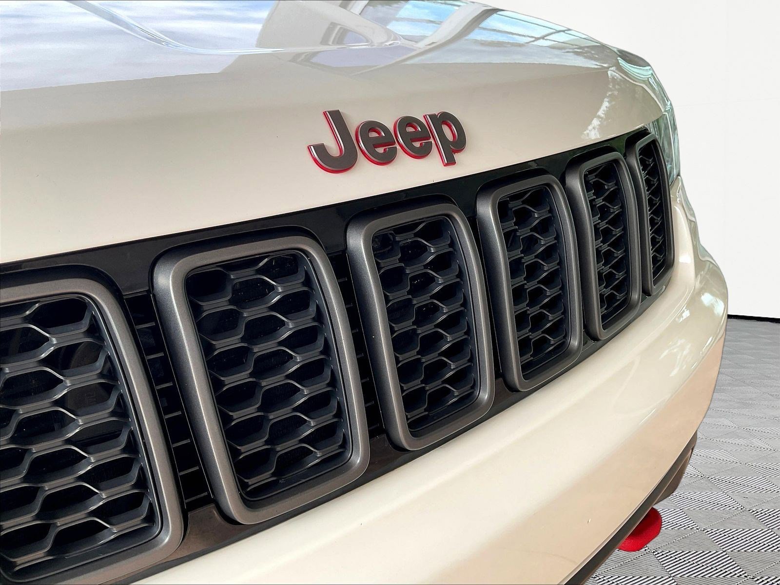 Used 2019 Jeep Grand Cherokee Trailhawk AWD/4WD image 30