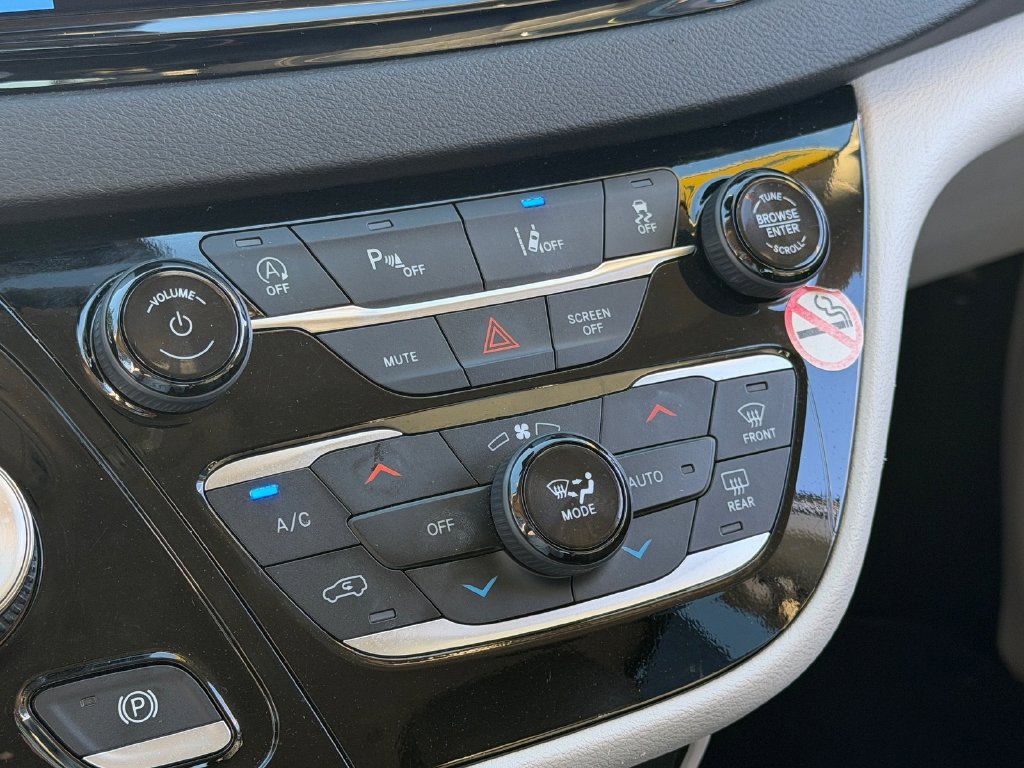 Used 2024 Chrysler Pacifica Touring-L FWD image 29