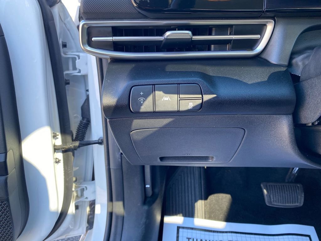 Used 2023 Hyundai Elantra Limited image 17
