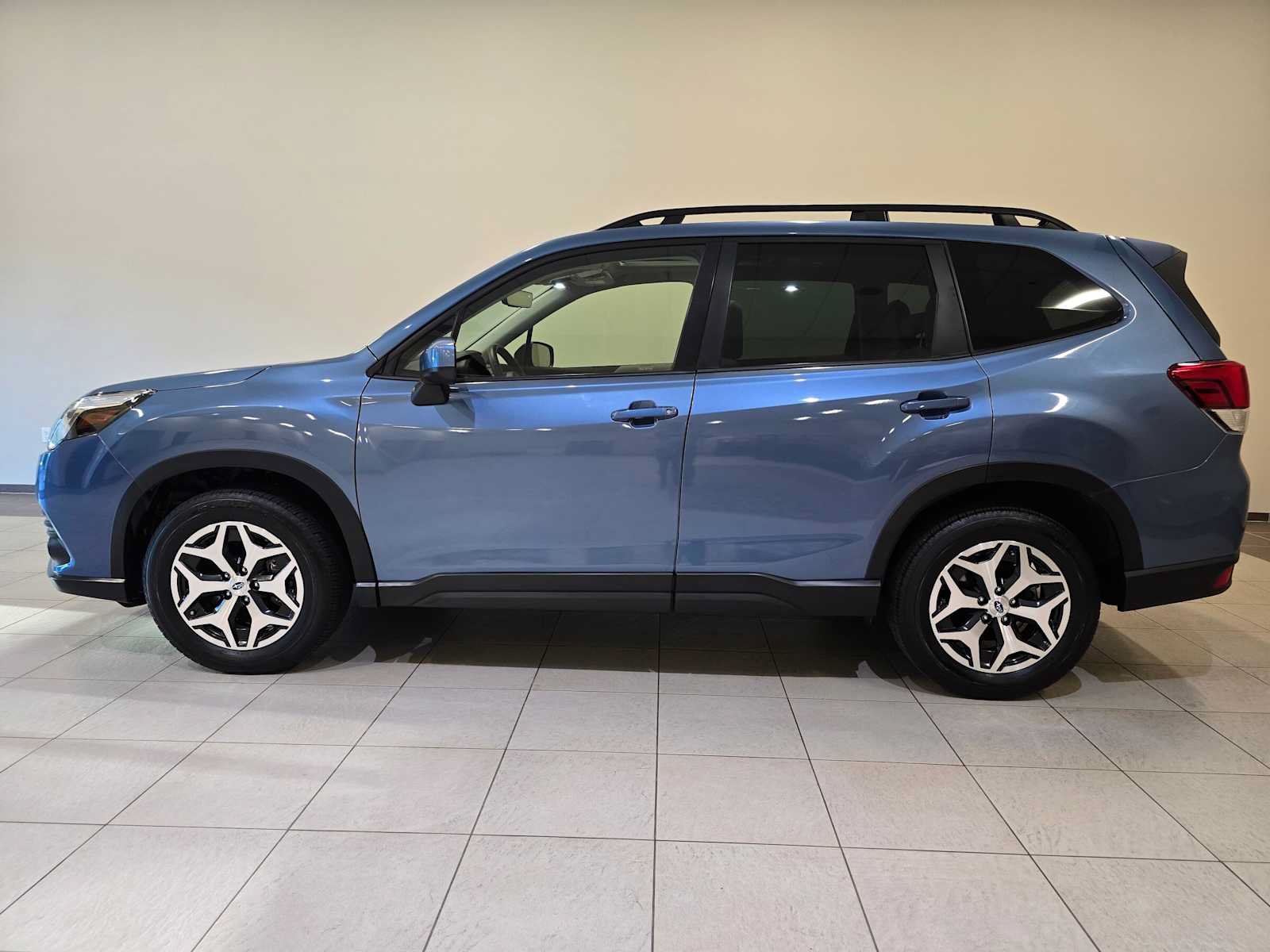 Used 2023 Subaru Forester Premium AWD/4WD image 3