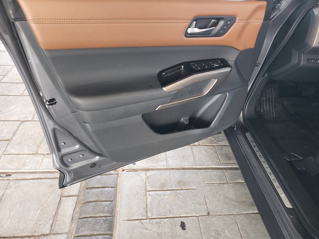 Used 2025 Nissan Pathfinder Platinum w/ Cargo Package FWD image 32