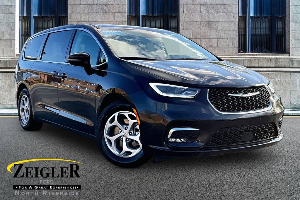 Used 2024 Chrysler Pacifica Limited image 1